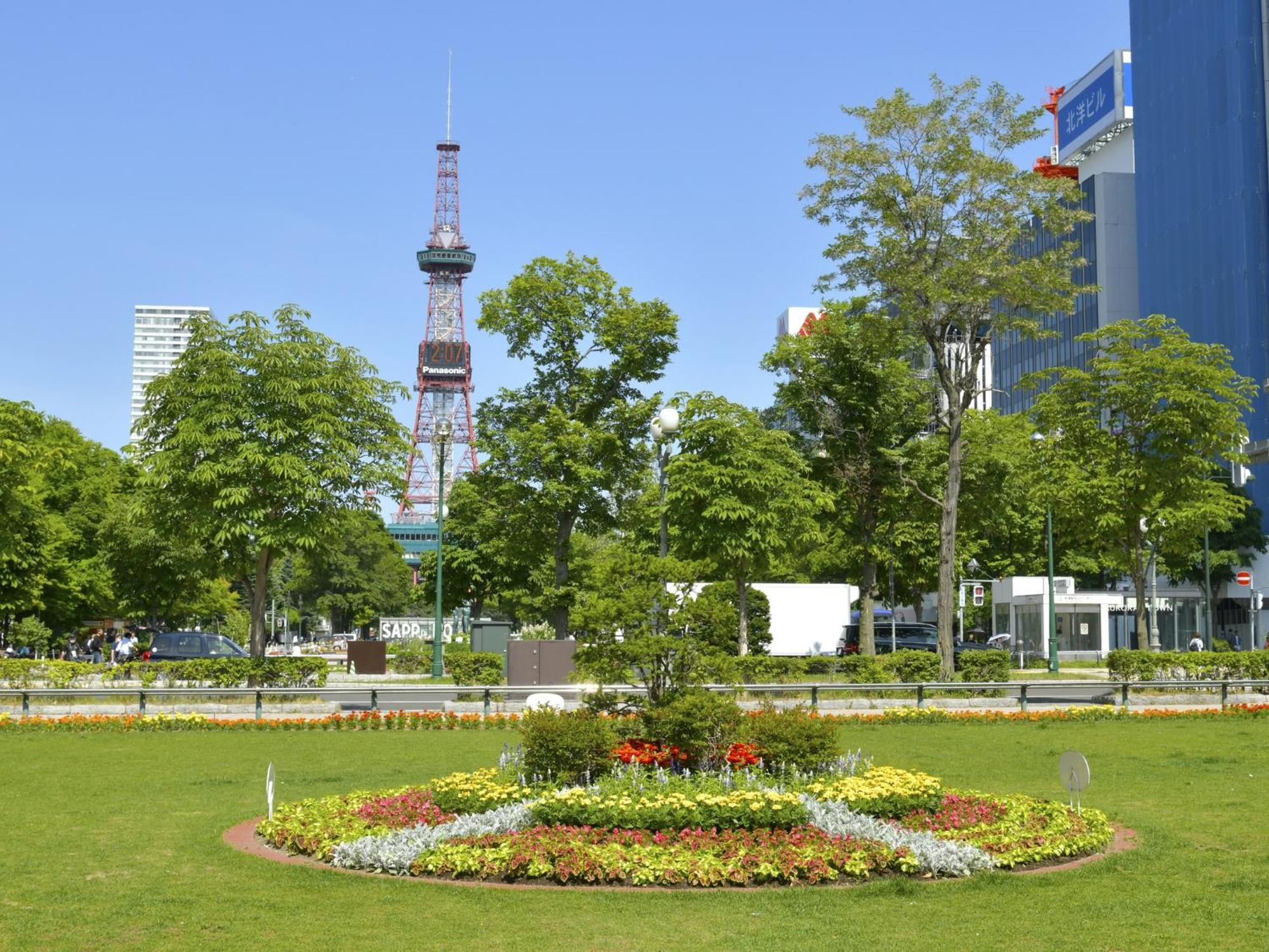 Sapporo View Hotel Odori Park Exterior photo Sapporo TV Tower