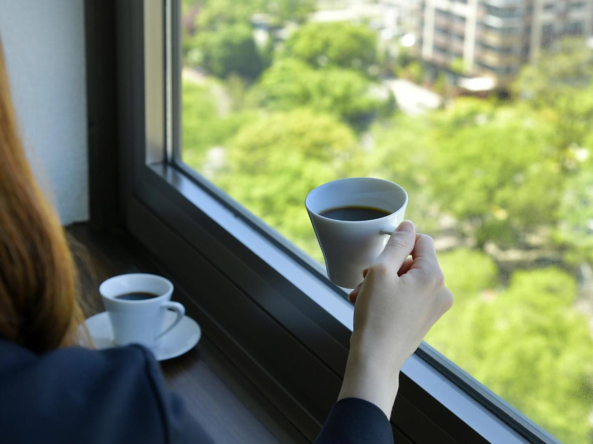 Sapporo View Hotel Odori Park Exterior photo A woman holding a cup of coffee